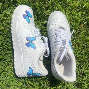 BRAND NEW butterfly detailed NIKE Air Force 1’s 🪩💟
